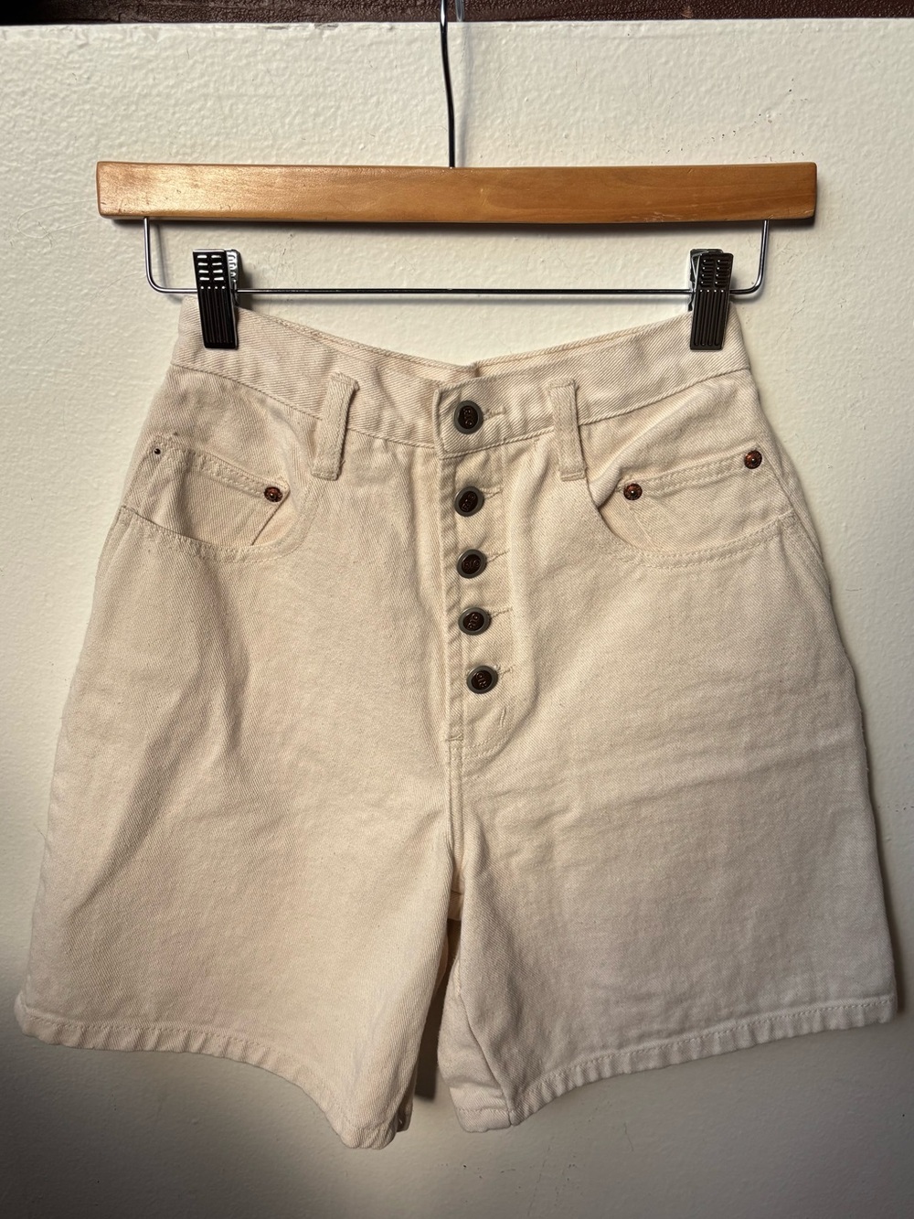 90s Rio cotton High-Waist Cream Button-Front Shorts